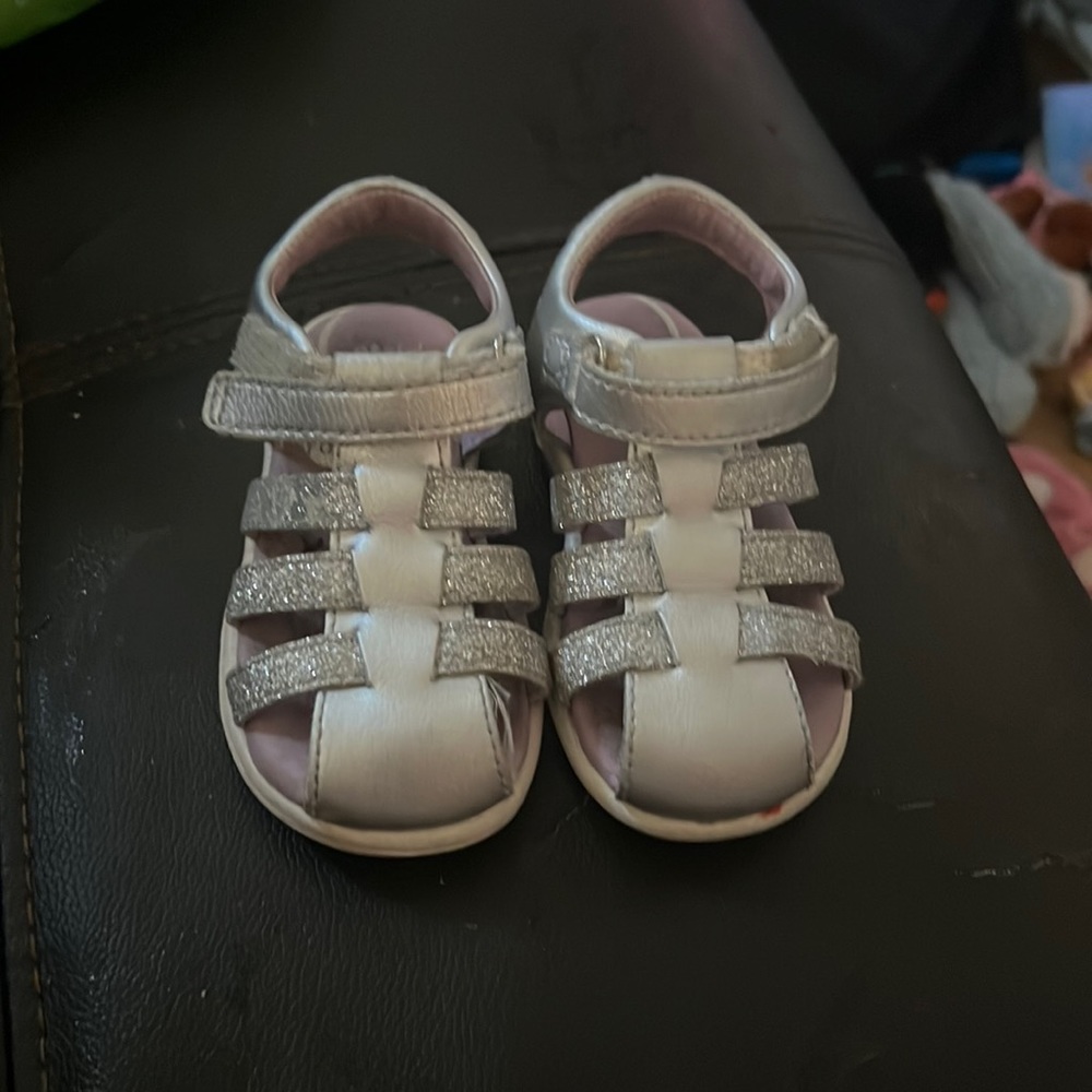 Stride Rite SRtech  Luna closed toe sandals. Size 6T